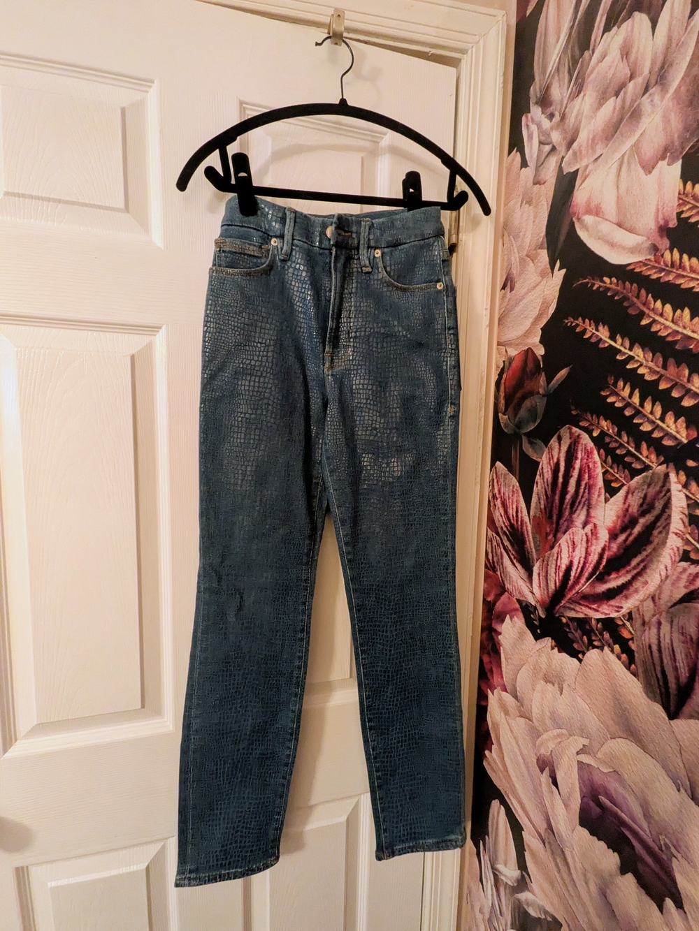 Good American Good Fit Women's Jeans with Textured Finish